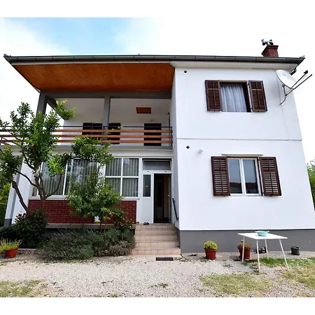 In Starigrad-paklenica 35542 Apartment *