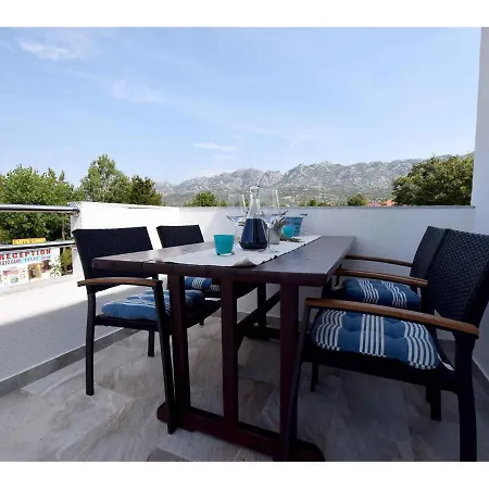In Starigrad-paklenica 35542 Appartement *