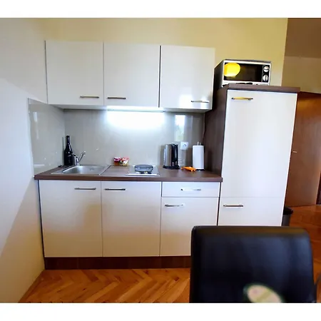 In Starigrad-paklenica 35542 Appartement Starigrad Paklenica