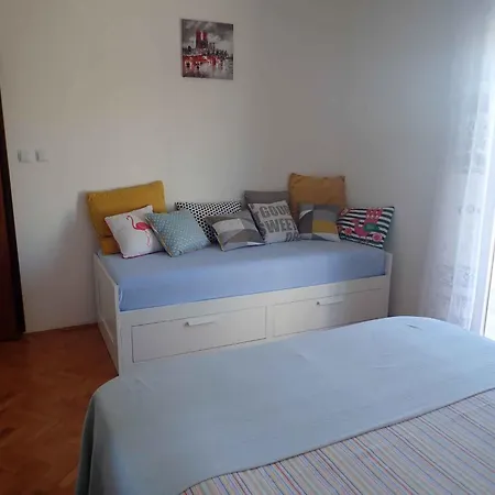 In Starigrad-paklenica 35542 スタリグラード
