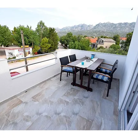 In Starigrad-paklenica 35542